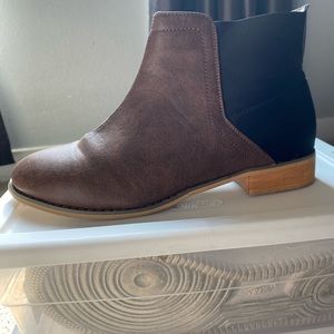 JC heeled booties! size 9